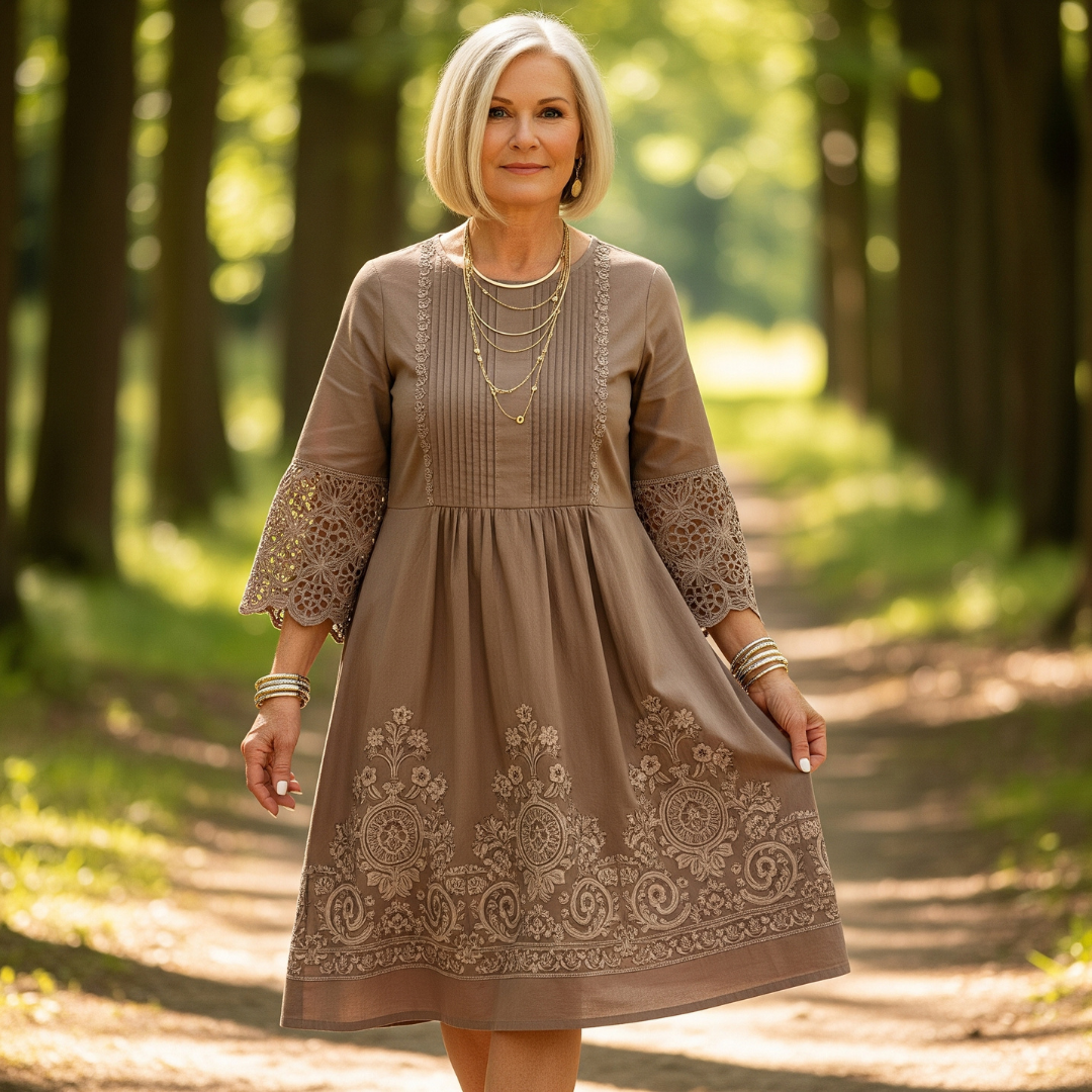 Leia™ - Elegant Lace Half-Sleeve V-Neck Dress for Women