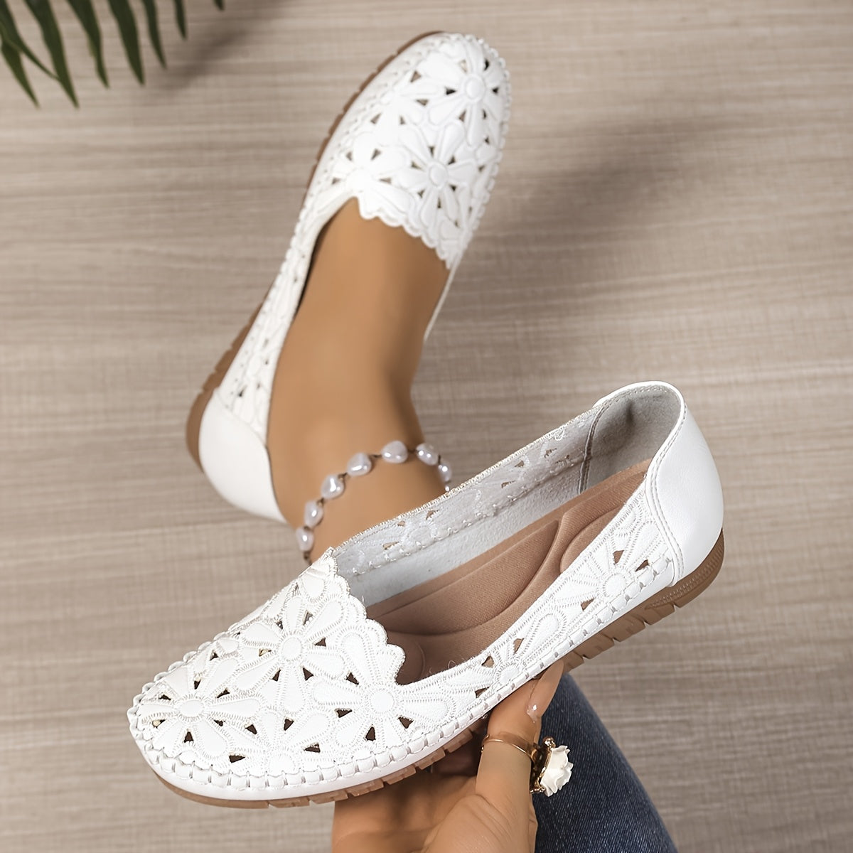 WHITE | Comfortable, fashionable orthopaedic shoes with cut-outs