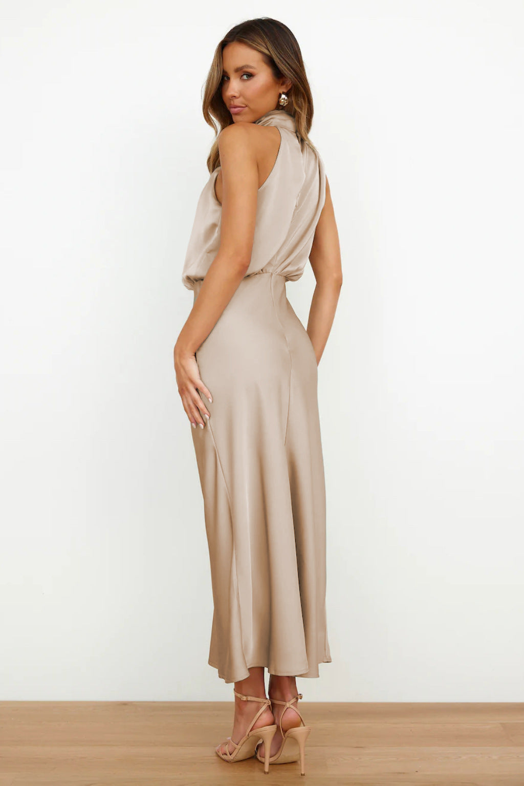 Lydia | Long dress with halter neck