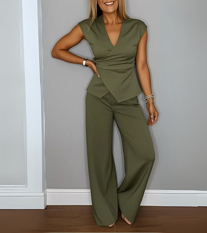 Claudia | Two-piece suit with a modern cut