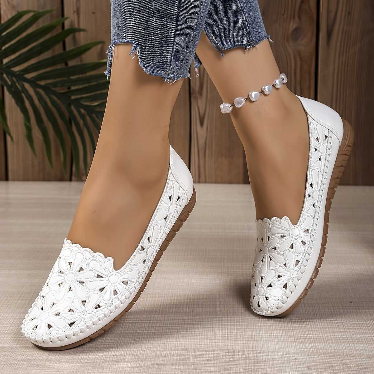 WHITE | Comfortable, fashionable orthopaedic shoes with cut-outs