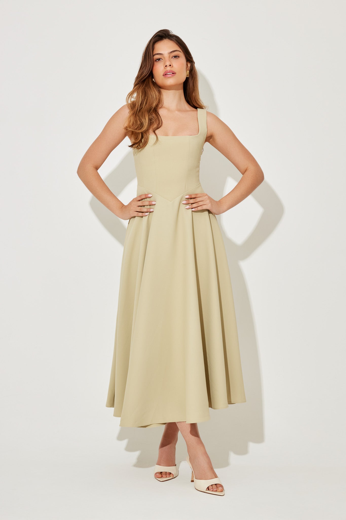Amelia - Timeless Flowy Midi Dress