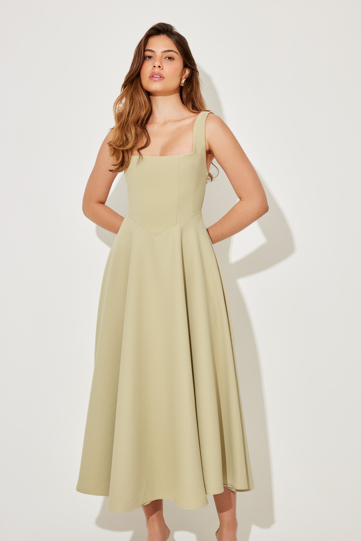 Amelia - Timeless Flowy Midi Dress