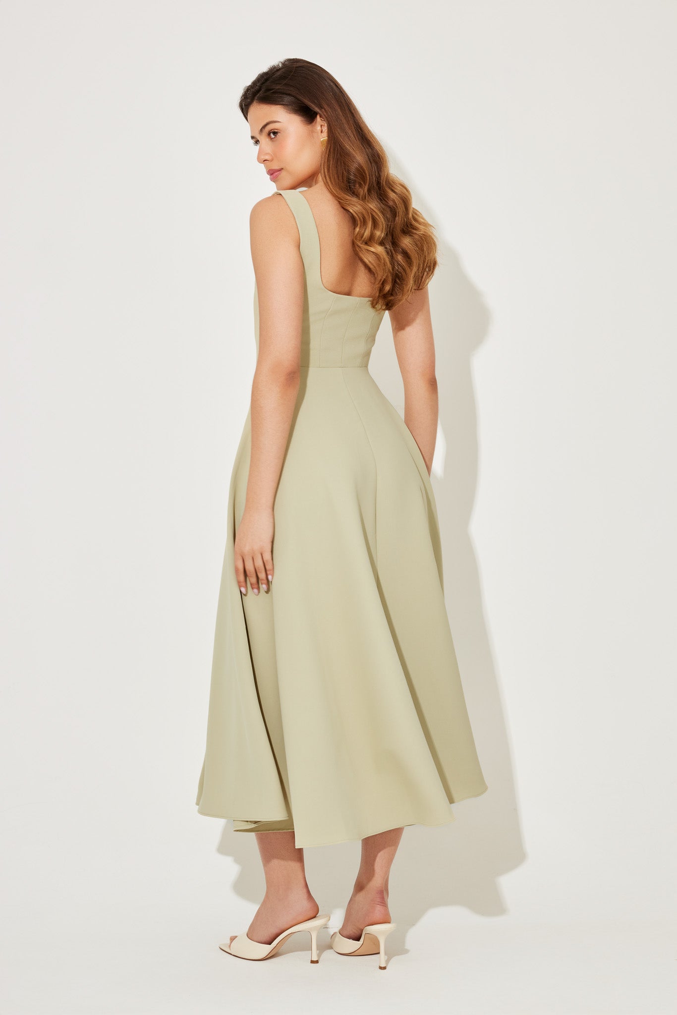 Amelia - Timeless Flowy Midi Dress