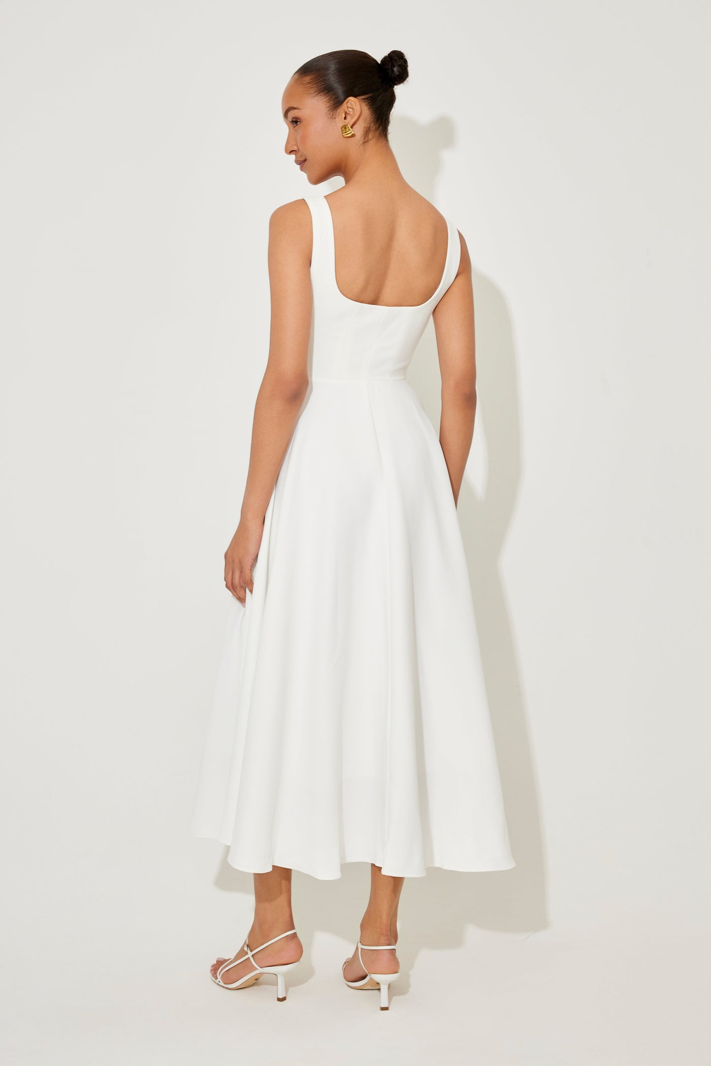 Amelia - Timeless Flowy Midi Dress
