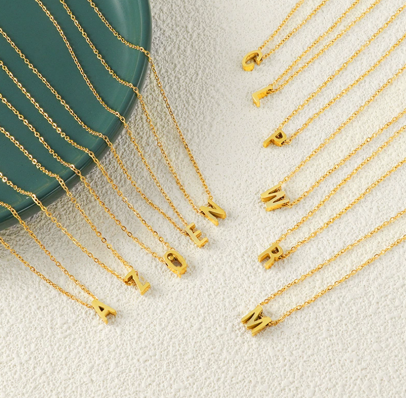 Love letter initial necklace | Gold